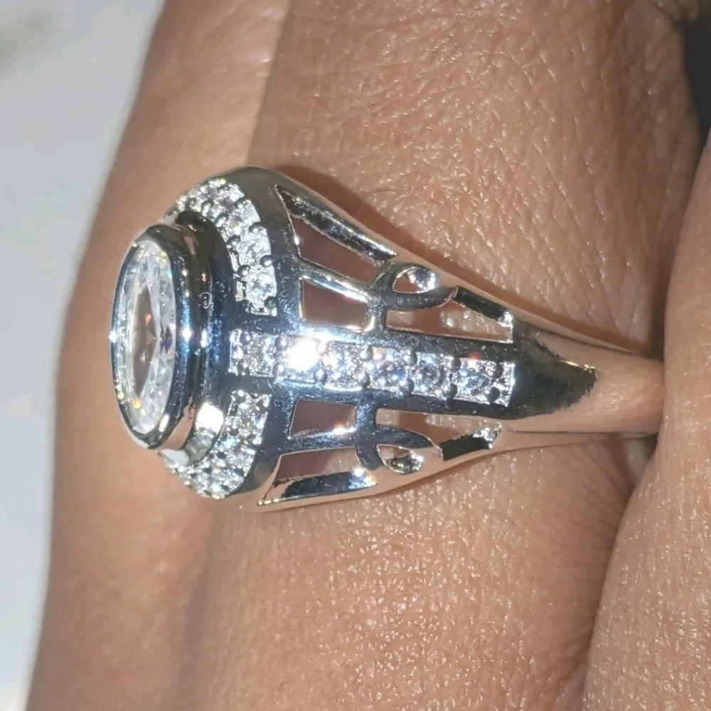 High Quality Sophisticated Men's 925 Silver Ring with Halo Centerpiece Sz 9